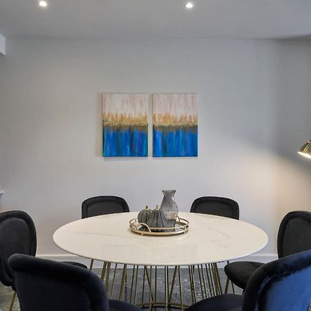 Chic N Bright 3Bd Apt With Hilton View Athena Bagian luar foto