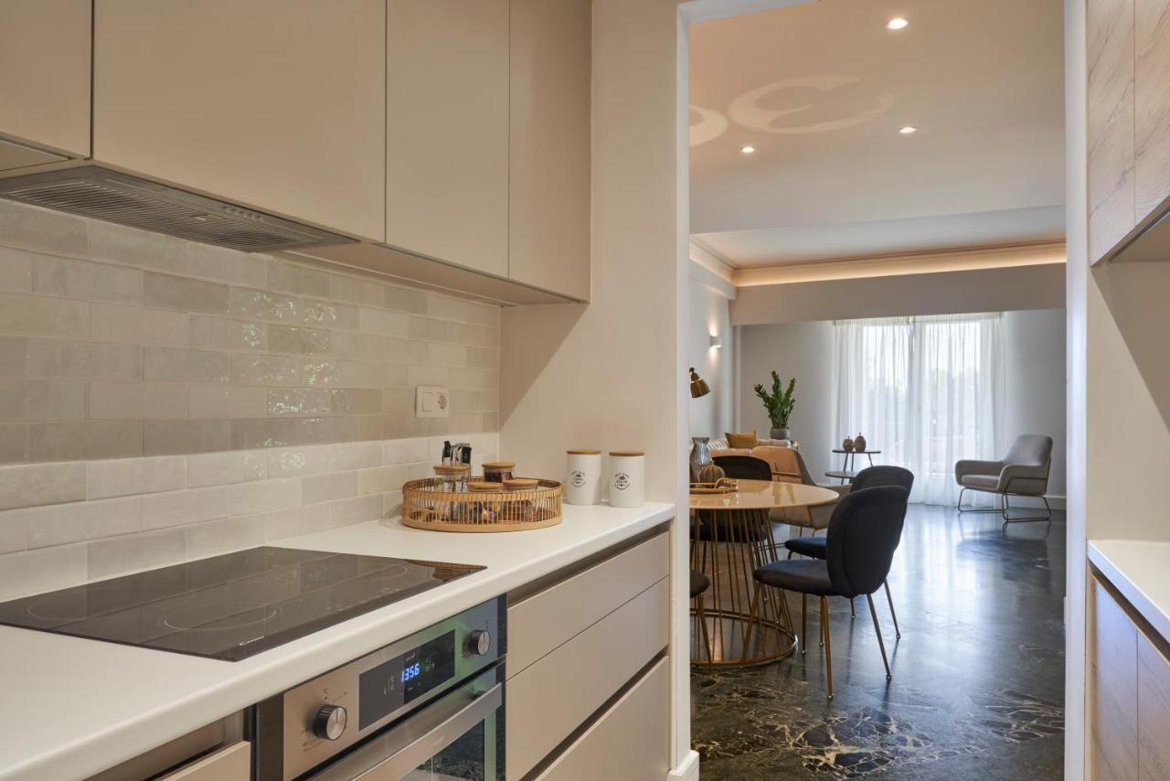 Chic N Bright 3Bd Apt With Hilton View Athena Bagian luar foto