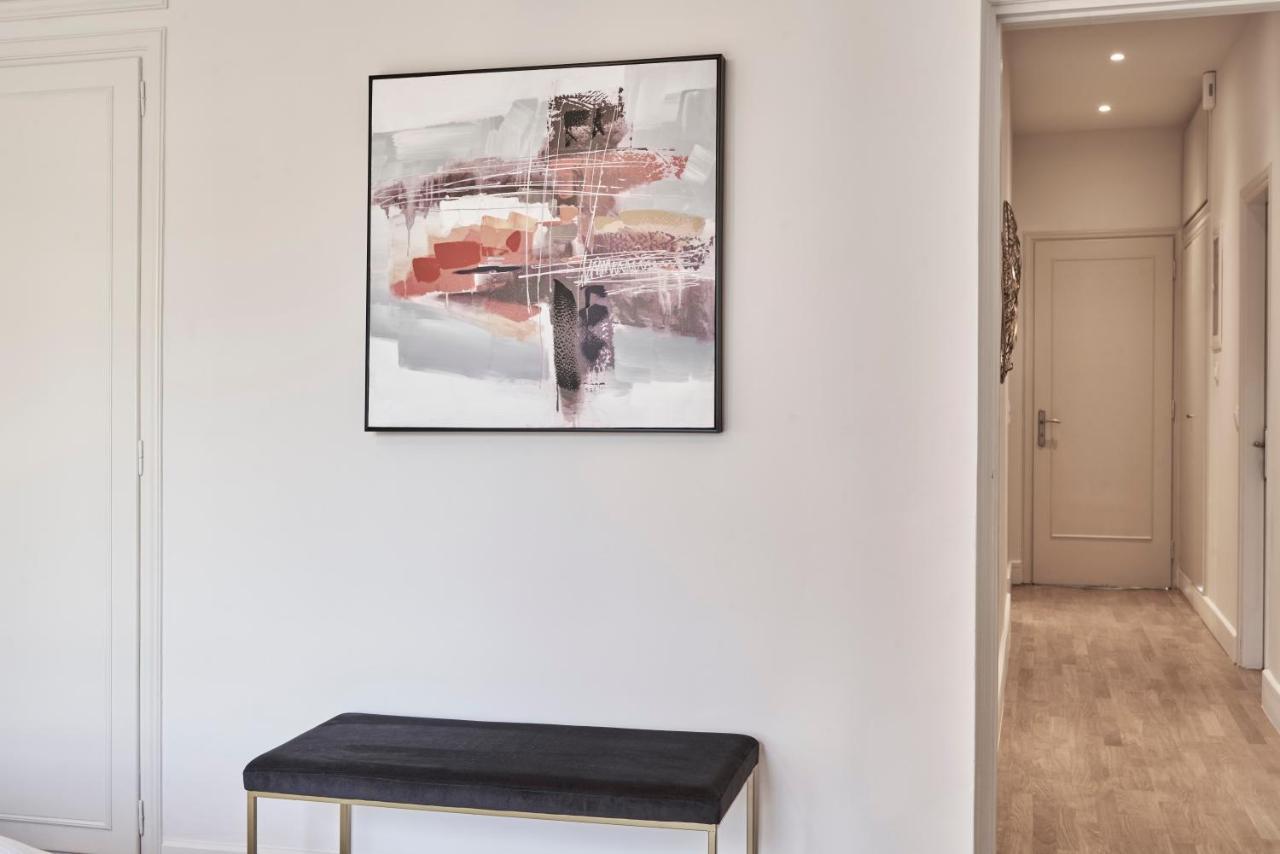 Chic N Bright 3Bd Apt With Hilton View Athena Bagian luar foto