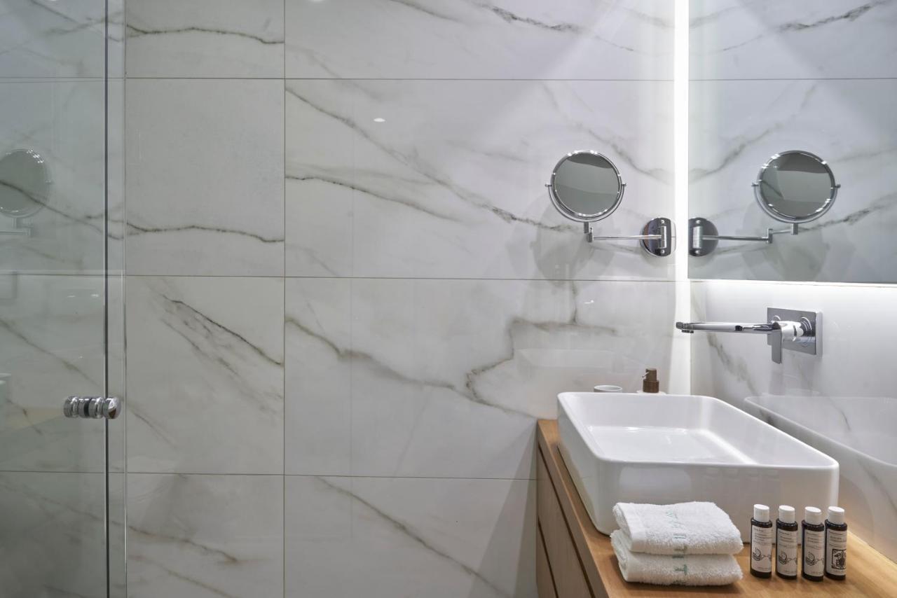Chic N Bright 3Bd Apt With Hilton View Athena Bagian luar foto
