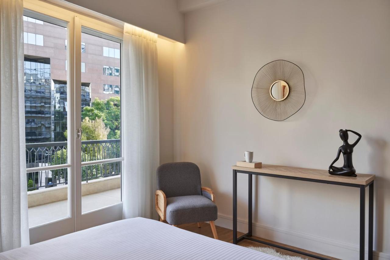 Chic N Bright 3Bd Apt With Hilton View Athena Bagian luar foto
